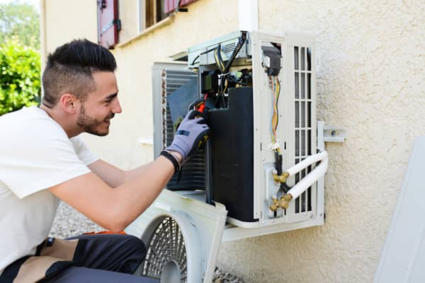 Air Conditioning Maintenance expert